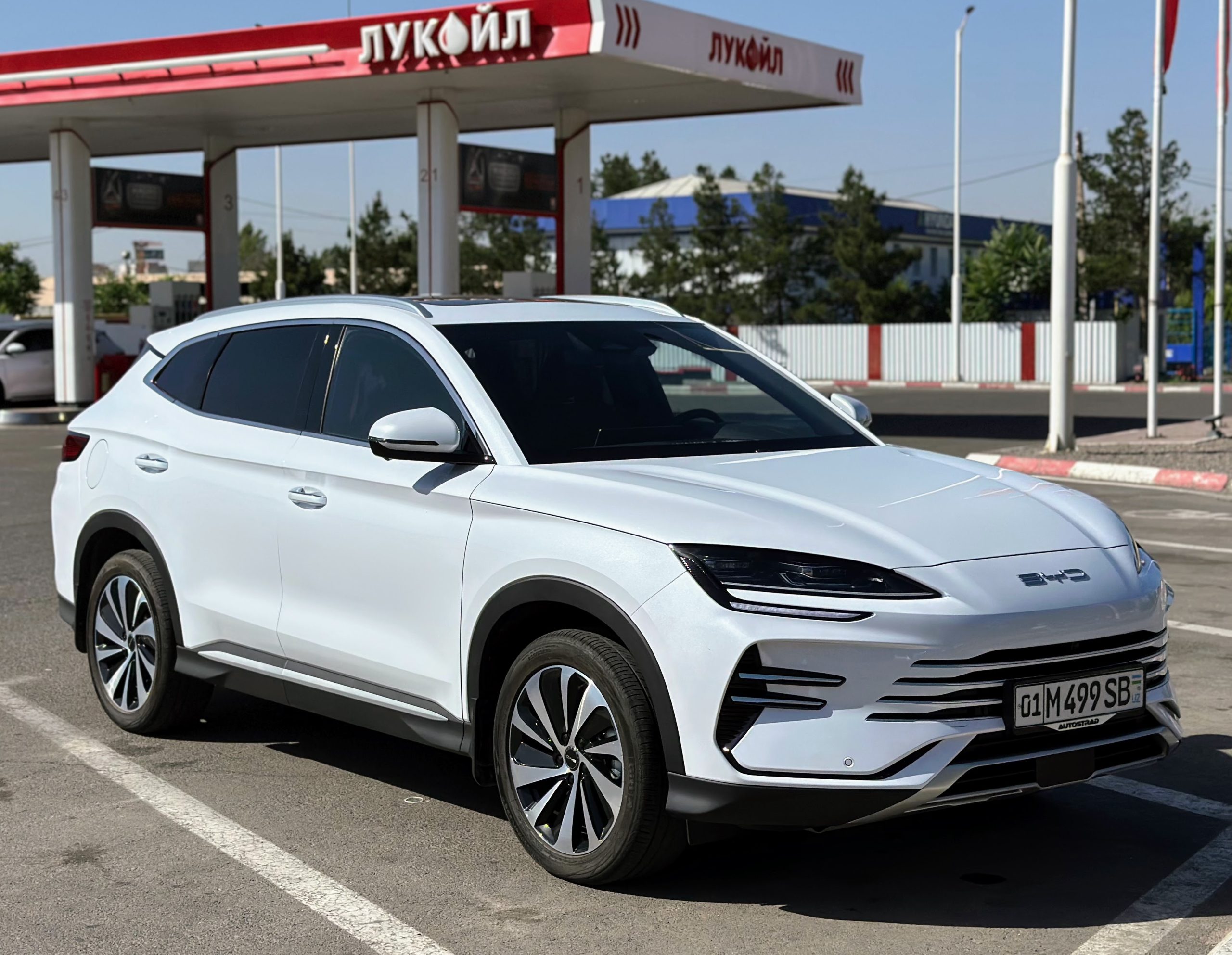 BYD eski modellariga narxlarni keskin pasaytirdi – O'zbekistonda ham arzonlaydimi? BYD Song Plus Champion (Sealion 6) на заправке в Ташкенте