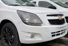 Chevrolet Cobalt Midnight на стоянке автосалона в Ташкенте