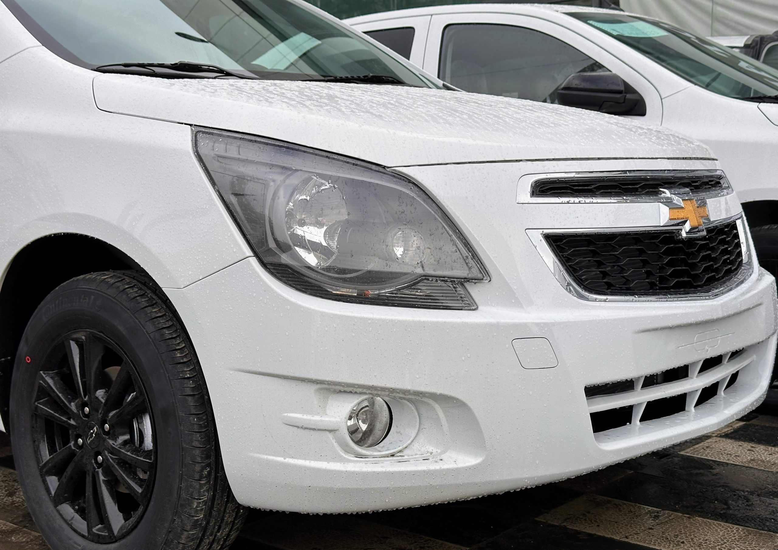 В апреле было продано 13,5 тыс Chevrolet Cobalt Chevrolet Cobalt Midnight на стоянке автосалона в Ташкенте
