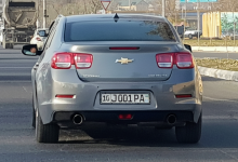Теперь все номера — платные: в приложении ГАИ Safe Road можно купить любые цифры, но и 001, и 652 стоят одинаково Когда-то красивый номер J001PA стоил несколько десятков миллионов сумов.