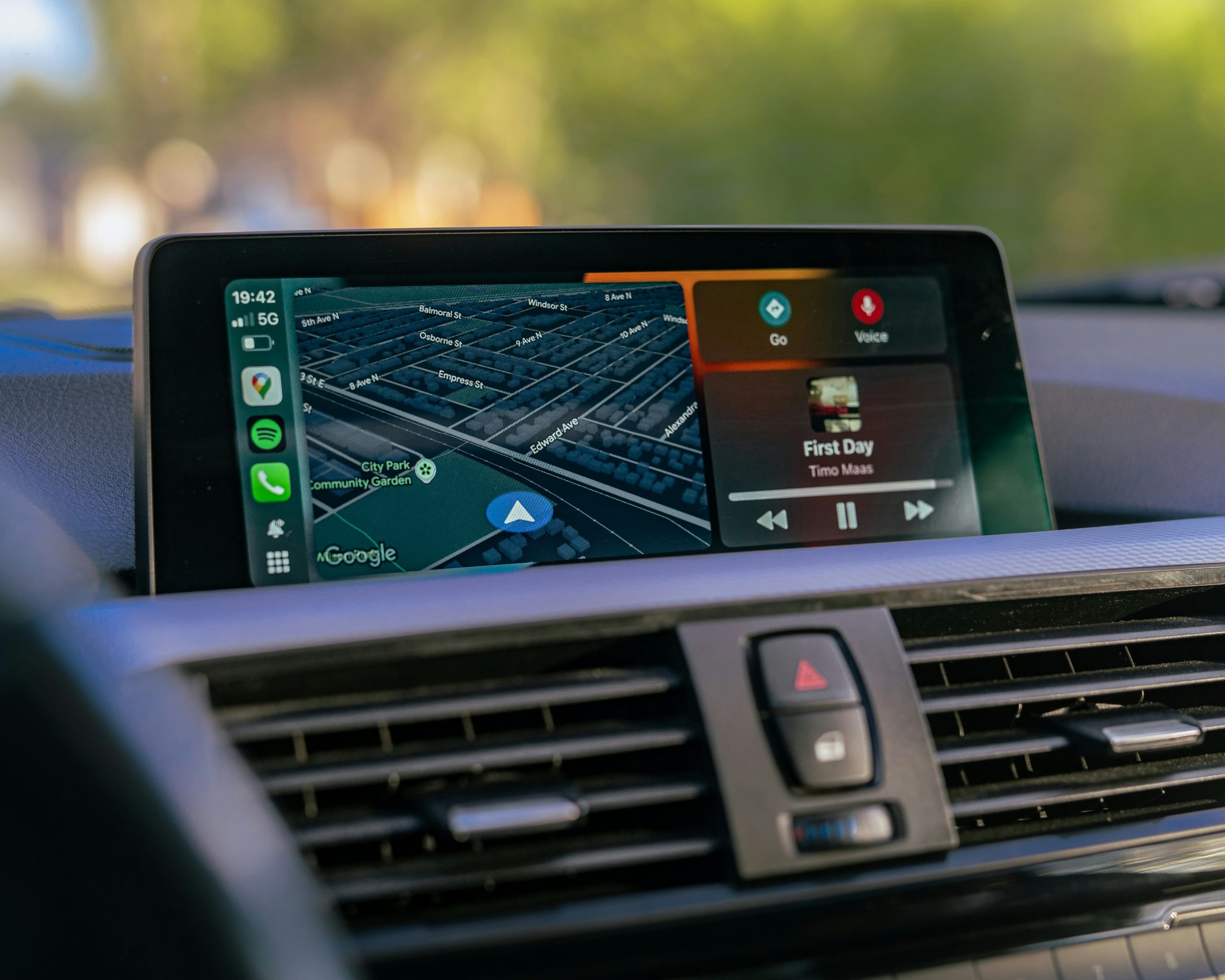 CarPlay vs Android Auto: Which One Should You Choose - 1 CarPlay vs Android Auto: Which One Should You Choose - 1
