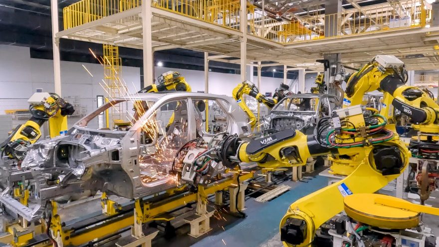 ADM Jizzakh: как производят автомобили в Узбекистане - 1 Автоматизированная сварка на заводе ADM Jizzakh