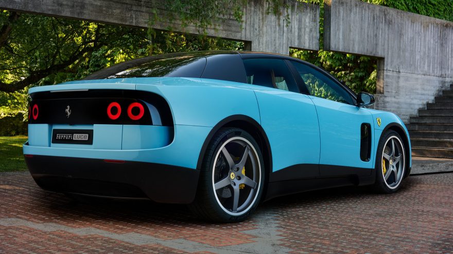 Ferrari показала свой первый электромобиль от легендарного дизайнера Apple - 2