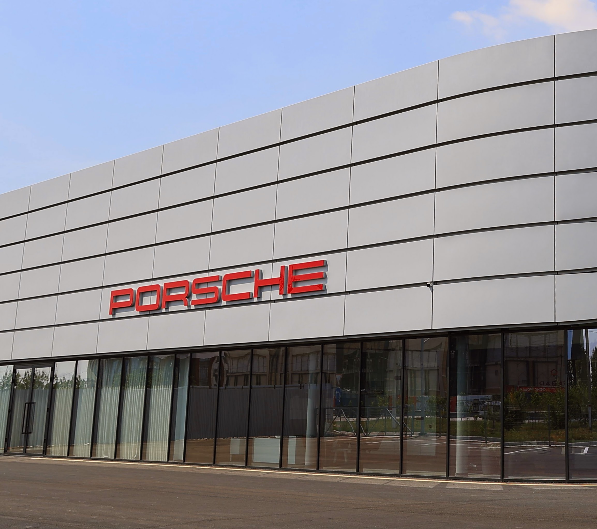 В Ташкенте открылся флагманский центр Porsche - 4