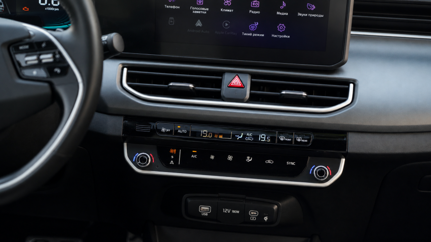Чем отличаются комплектации Kia K3 - 2 Климат-контроль Kia K3