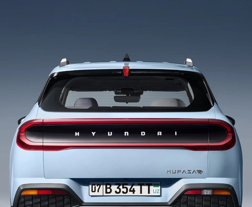 Hyundai Mufasa в Узбекистане: цены, комплектации и характеристики - 2 Голубой Hyundai Mufasa с узбекским номером, вид сзади