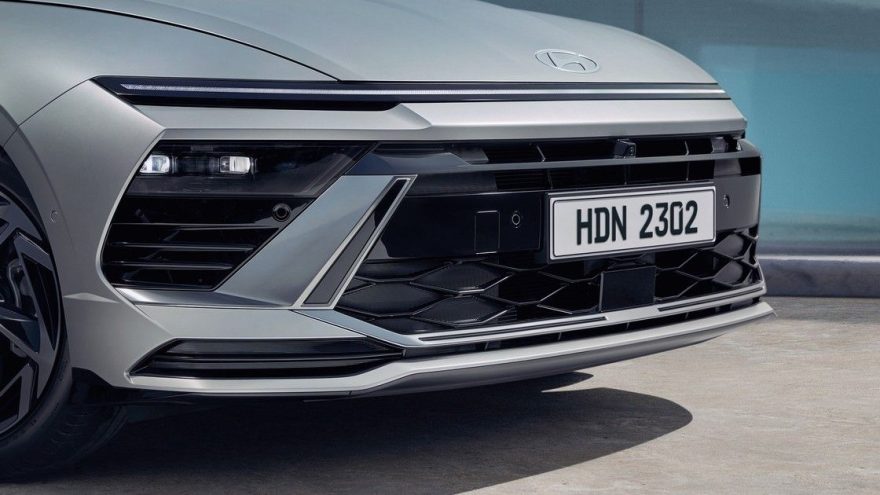Hyundai Sonata в Узбекистане: цены, комплектации и характеристики - 2 Светодиодная полоса ходовых огней, фара и передний бампер обновленной Hyundai Sonata