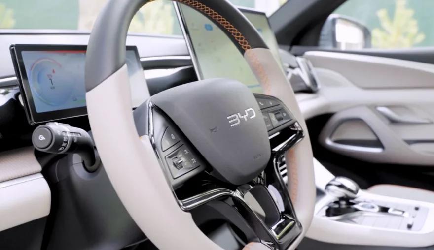 Руль и передняя панель BYD Song Pro