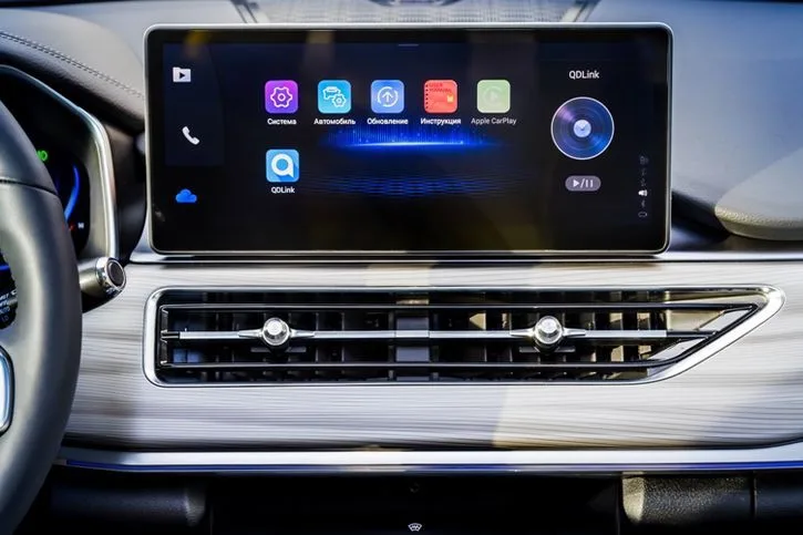 Экран мультимедиа 10,25 дюйма в салоне Chery Tiggo 4 Pro