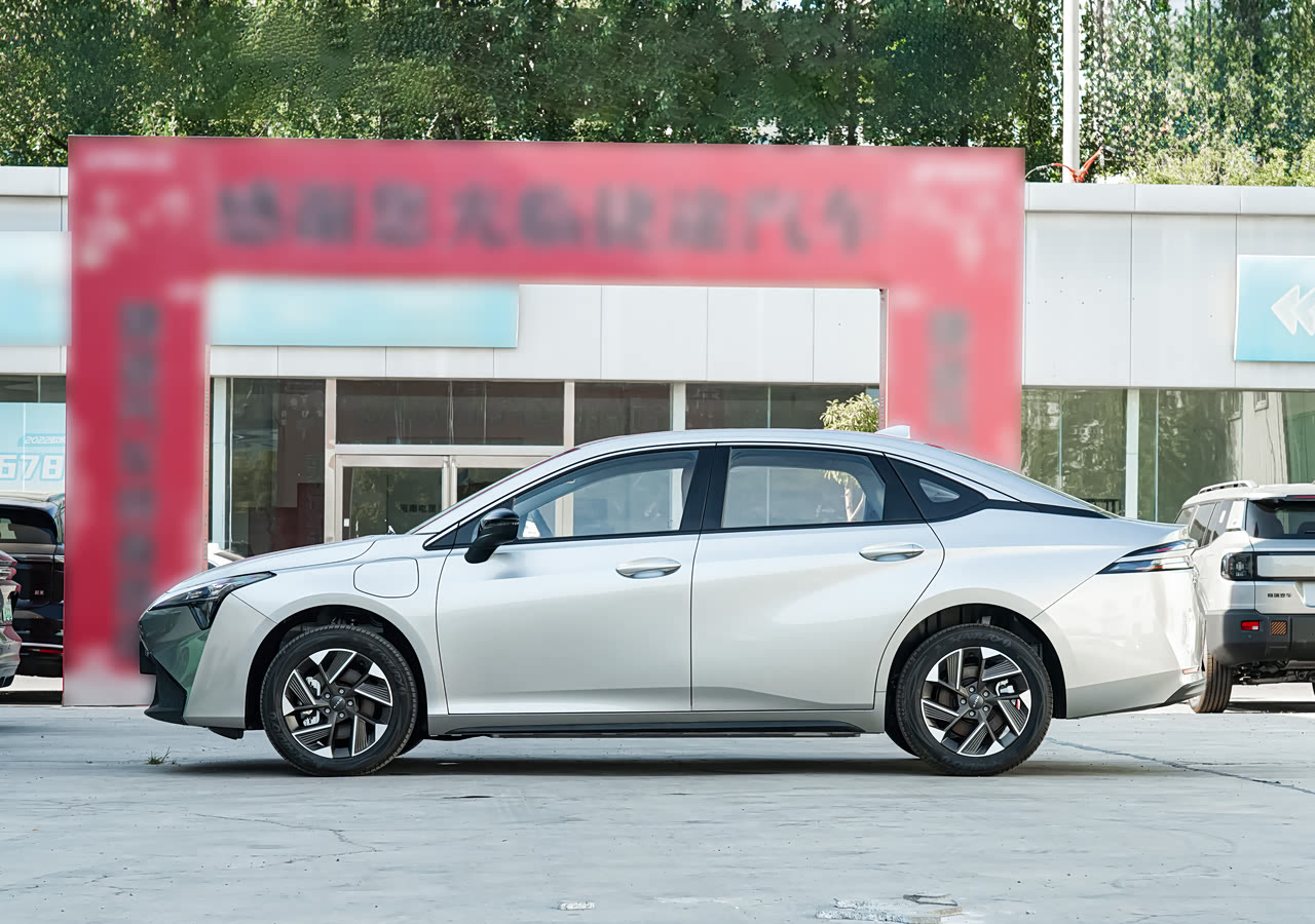 GAC Aion S Plus: цена в Узбекистане и характеристики - 1 GAC Aion S Plus 2026 справа