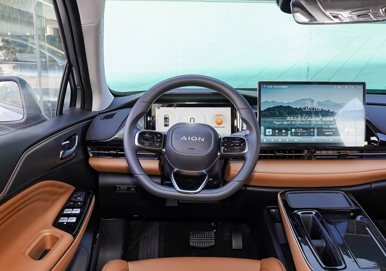 GAC Aion S Plus: цена в Узбекистане и характеристики - 4 Салон GAC Aion S Plus Deluxe: экран 14,6 дюйма и цифровая приборная панель