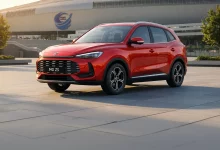 MG ZS красного цвета на площади у арены в Ташкенте
