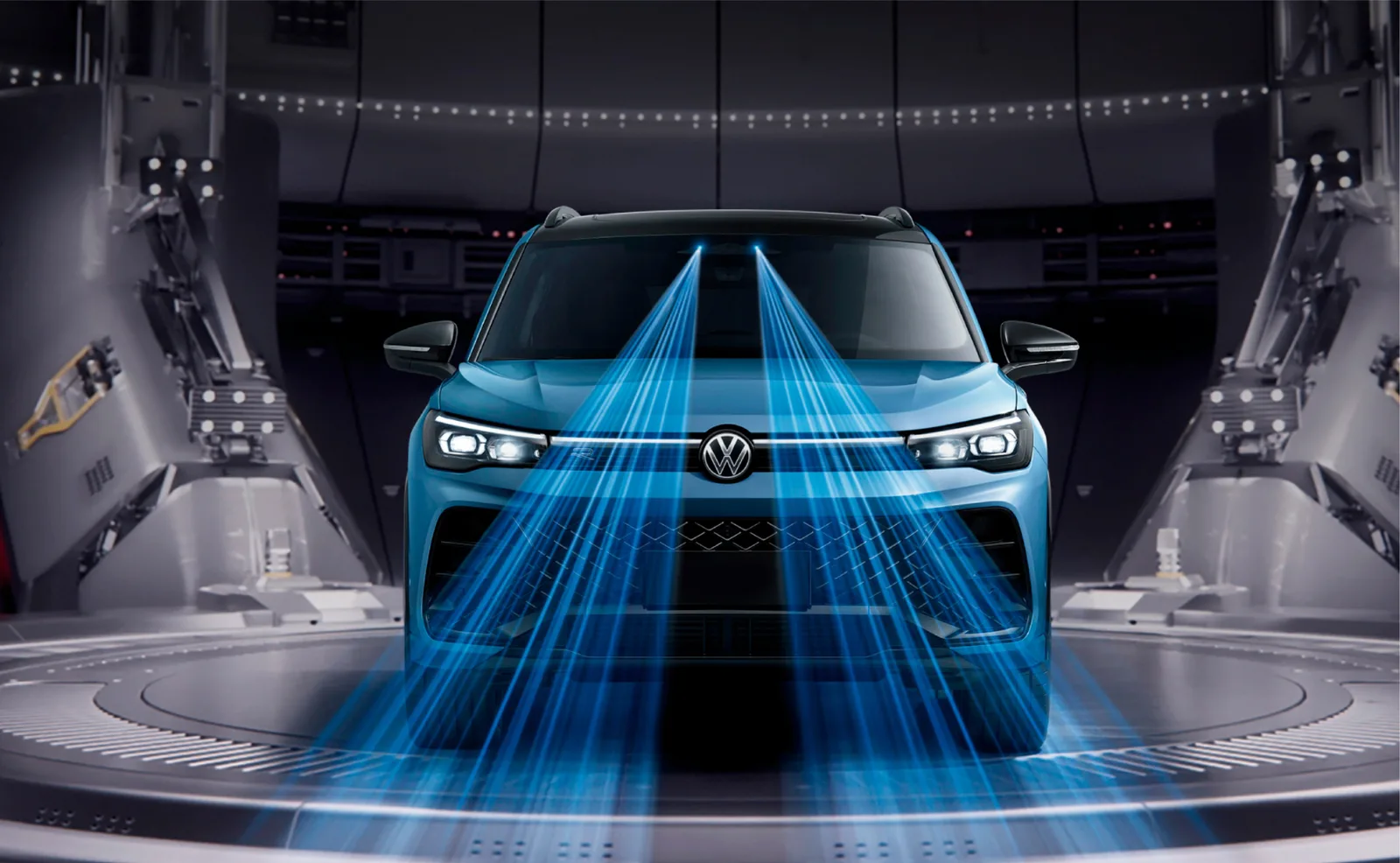 Volkswagen Tiguan L Pro, вид спереди